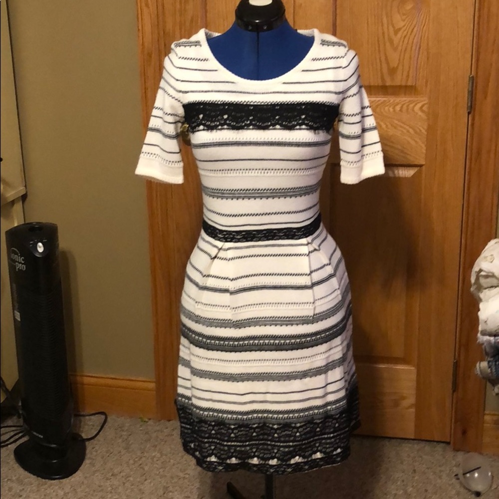 Just...Taylor. Sweater Dress. Black & White.